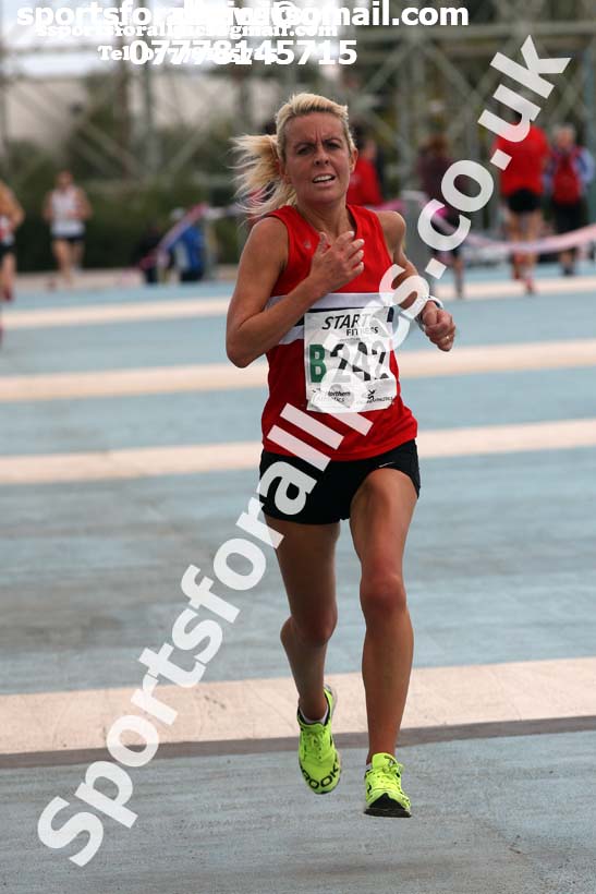 Senior womens 4 stage relay, Northern Senior 6 and 4 and Junior Stage Road Relays, SportsCity, Manchester. Photo:  David T. Hewitson/Sports for All Pics